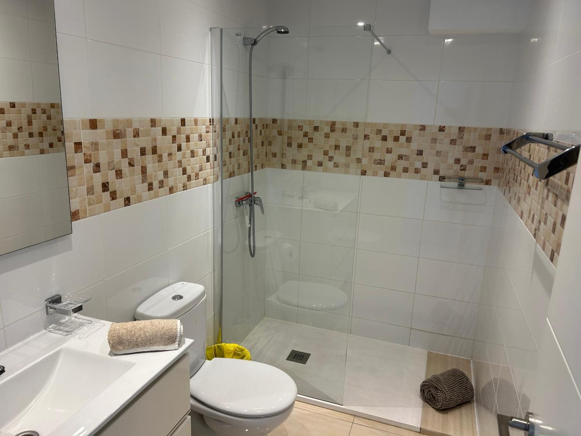 Stunning 1 Bedroom Appartamento